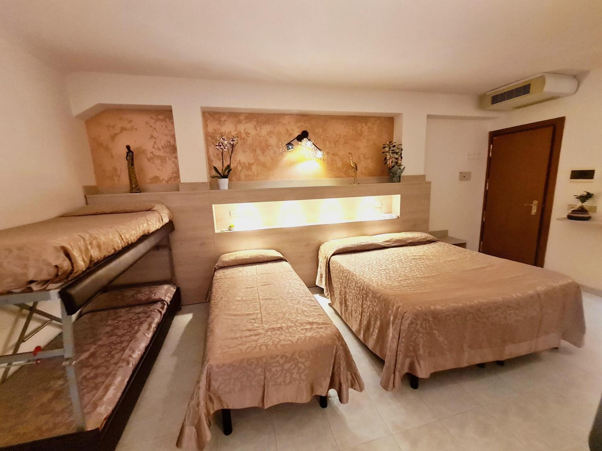 Hotel Laura Cesenatico Room photo