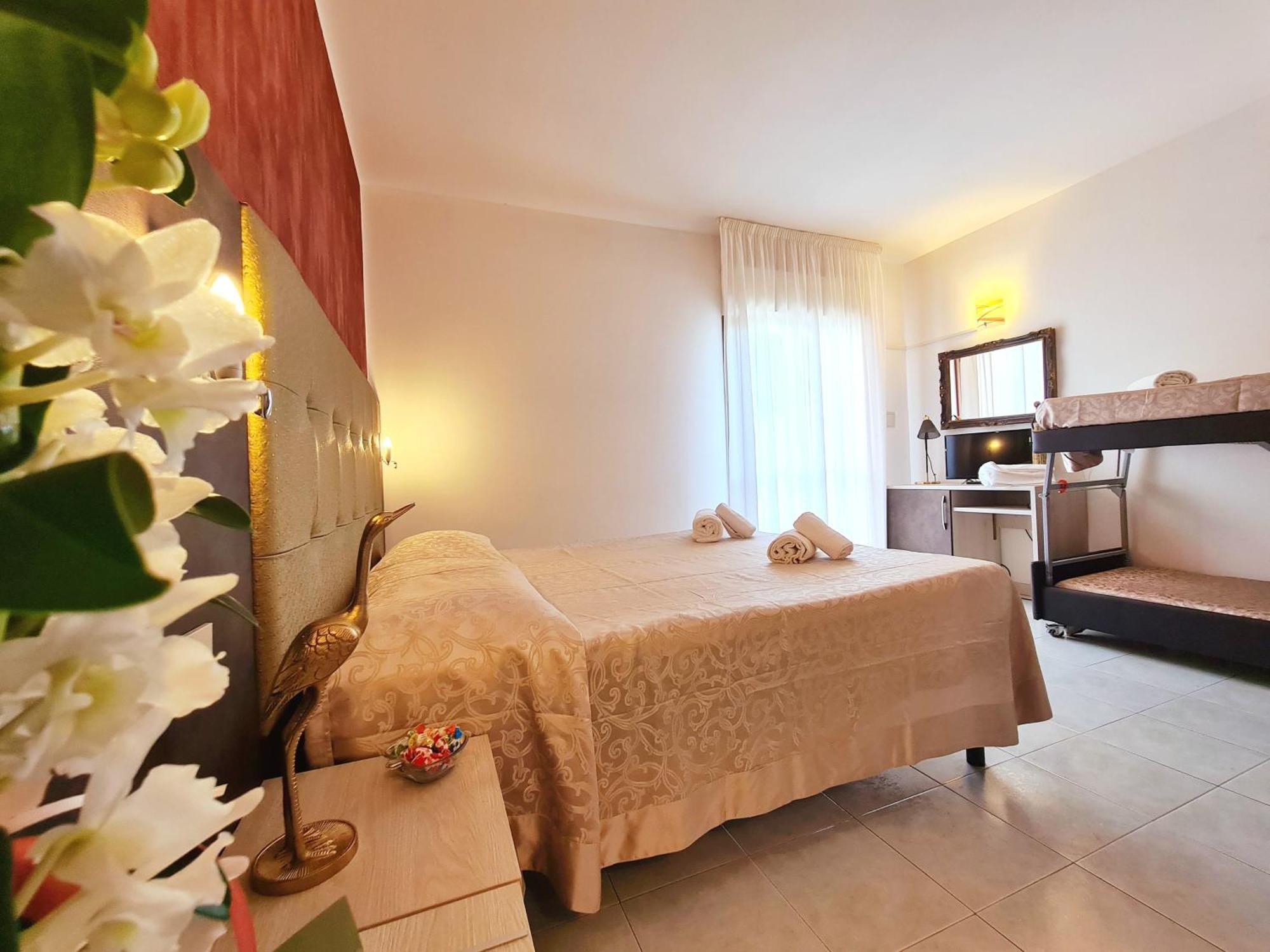 Hotel Laura Cesenatico Room photo